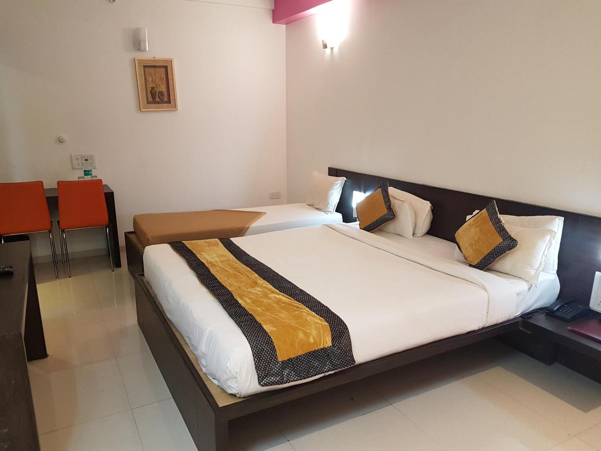 Hotel Golden View Shirdi Exterior photo