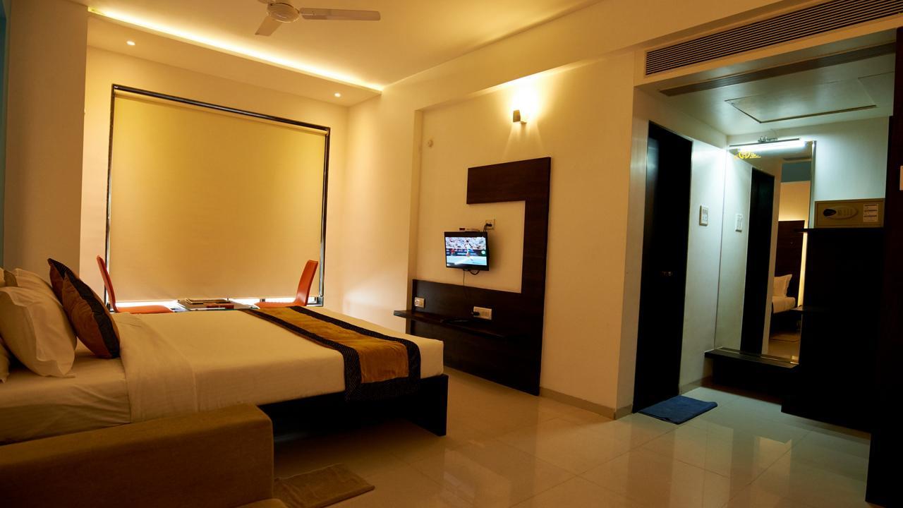 Hotel Golden View Shirdi Exterior photo