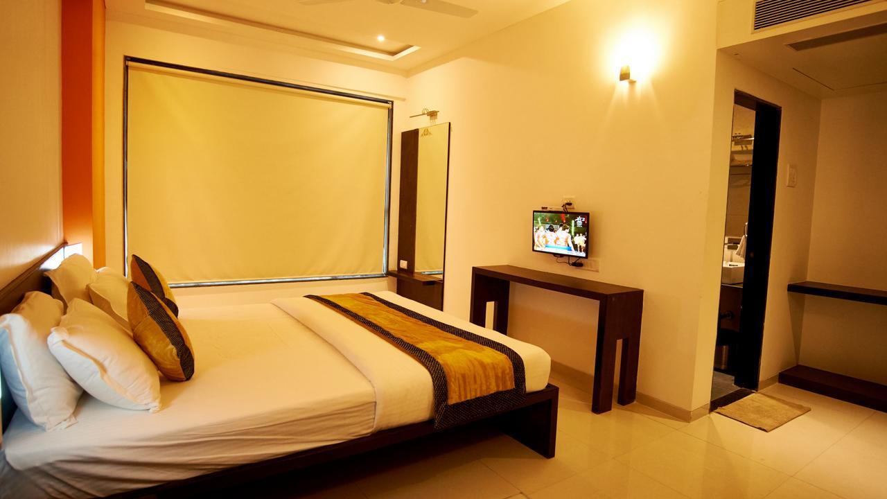 Hotel Golden View Shirdi Exterior photo